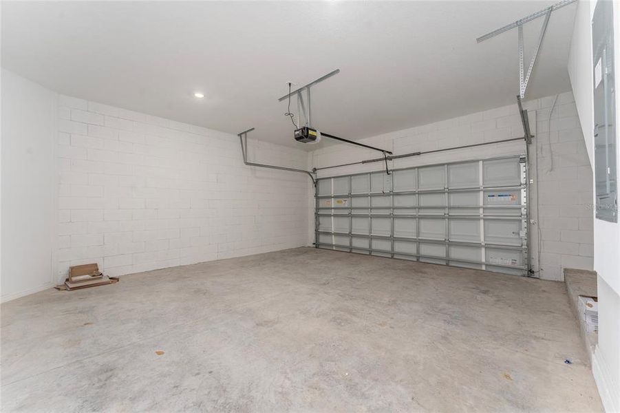 Spacious, unfurnished interior of a new home in , Winter Garden (Image 33).