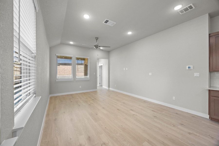 Spacious, unfurnished interior of a new home in Lakeside at Tessera, Lago Vista (Image 18). Spacious, unfurnished interior of a new home in Lakeside at Tessera, Lago Vista (Image 18).