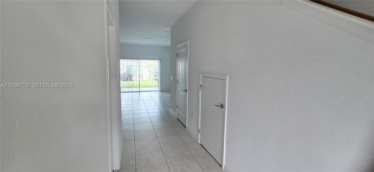 Spacious, unfurnished interior of a new home in , Davenport (Image 16).