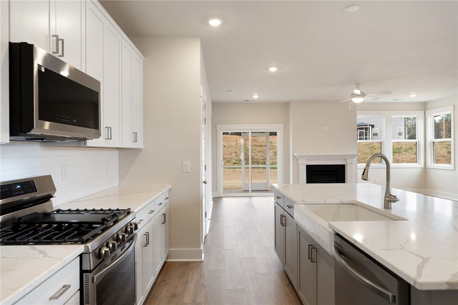 Furnished interior view inside a new home in Eagle Creek, Central (Image 10).