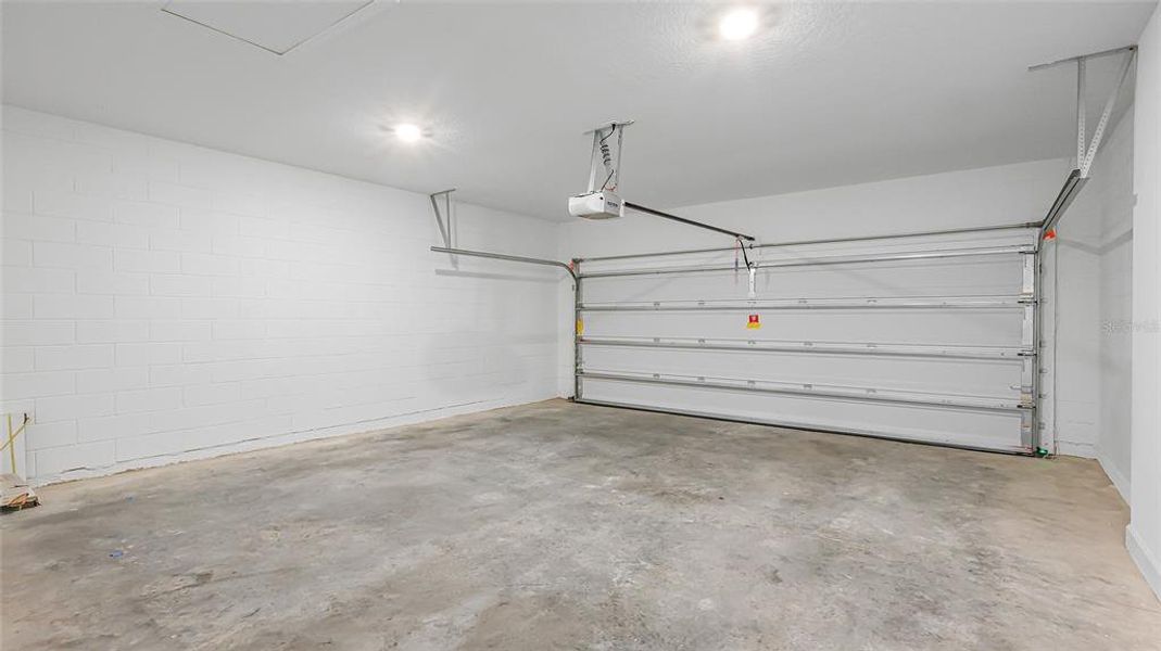 Spacious, unfurnished interior of a new home in Cresswind at Hammock Oaks, Lady Lake (Image 42).