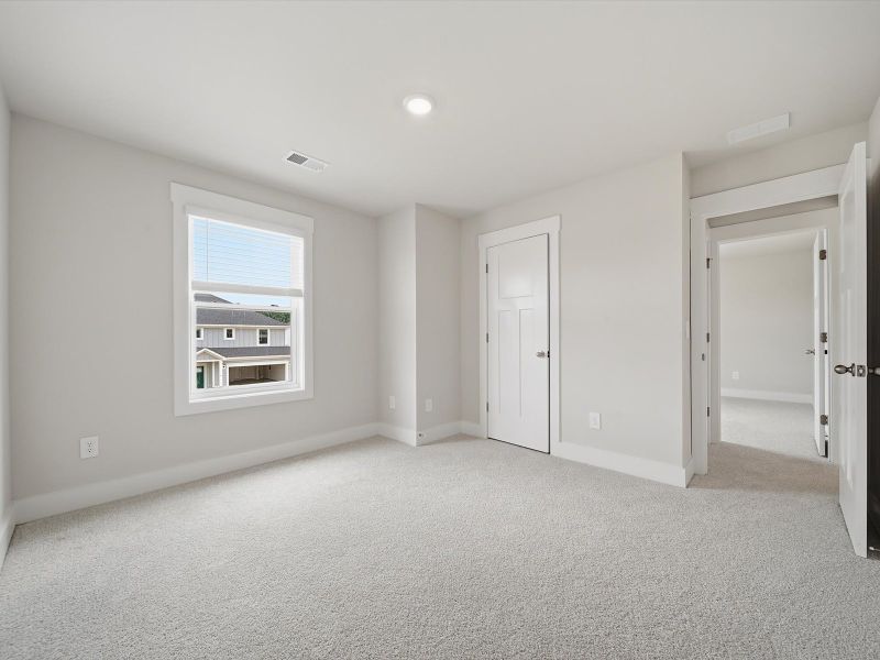 Spacious, unfurnished interior of a new home in Crossing at Abner Creek, Greer (Image 16).