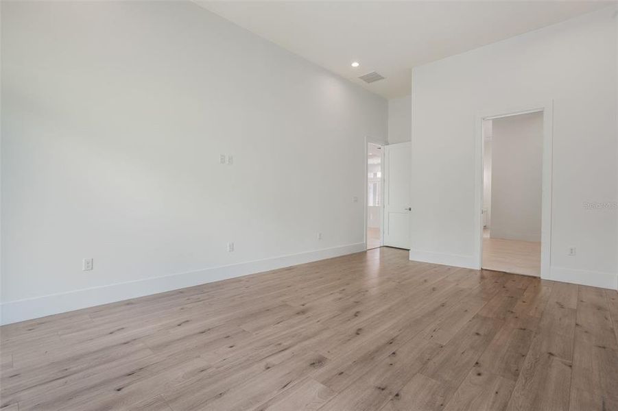 Spacious, unfurnished interior of a new home in , Montverde (Image 42).