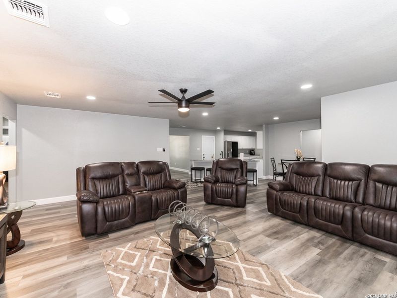 Image 10 of a home in .