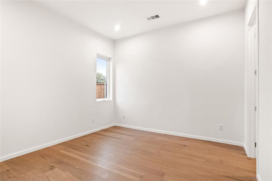 Spacious, unfurnished interior of a new home in , Dallas (Image 17).