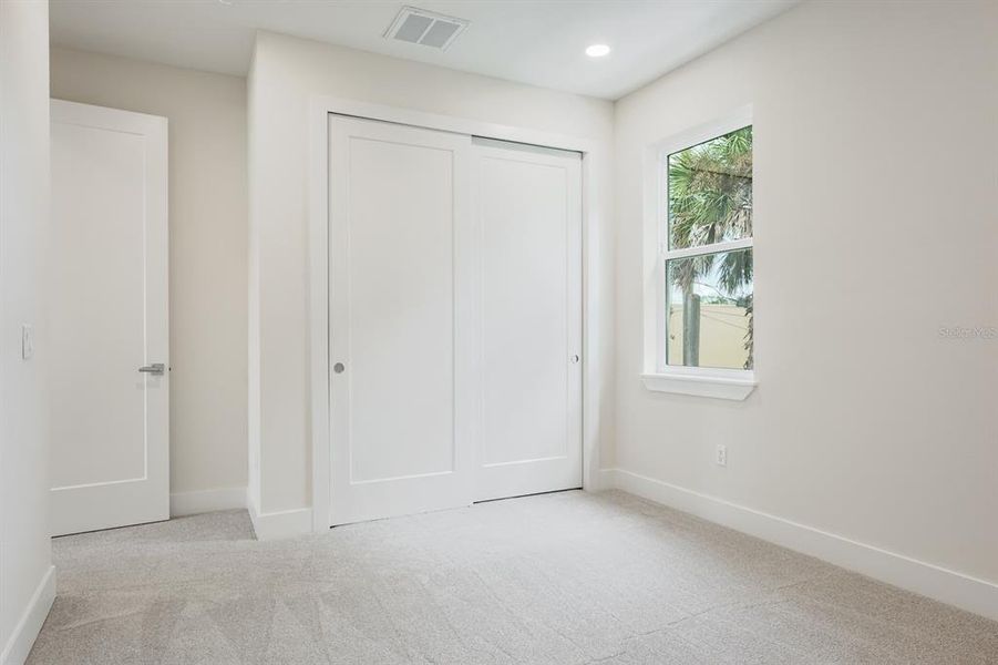 Spacious, unfurnished interior of a new home in , Palm Harbor (Image 36).