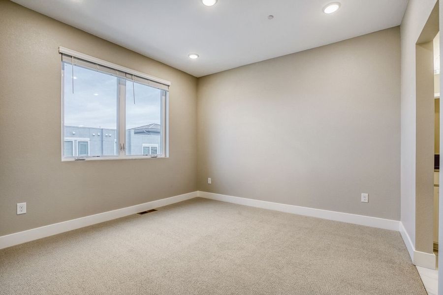 Spacious, unfurnished interior of a new home in Solterra, Lakewood (Image 8).