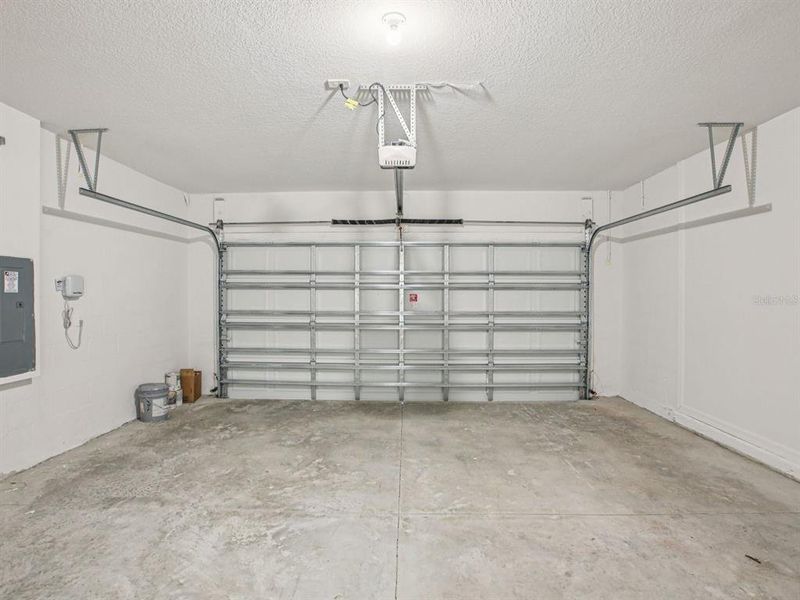 Spacious, unfurnished interior of a new home in The Grove at Stuart Crossing - Classic Series, Bartow (Image 37).