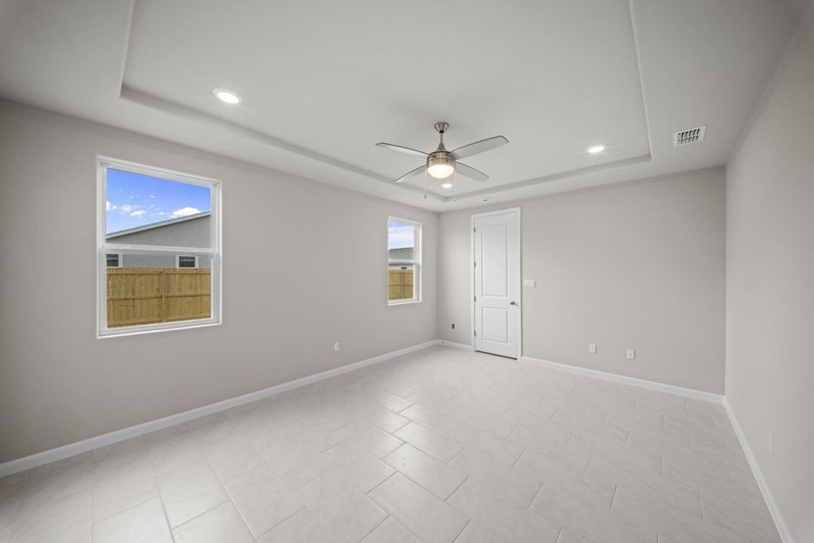 Spacious, unfurnished interior of a new home in Monte Cielo, Weslaco (Image 17).