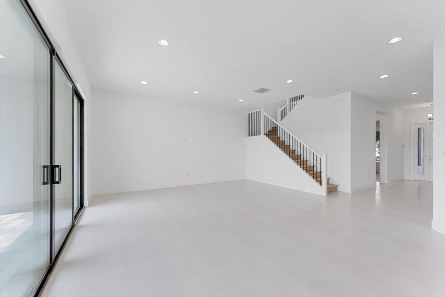 Spacious, unfurnished interior of a new home in , Boca Raton (Image 35). Spacious, unfurnished interior of a new home in , Boca Raton (Image 35).