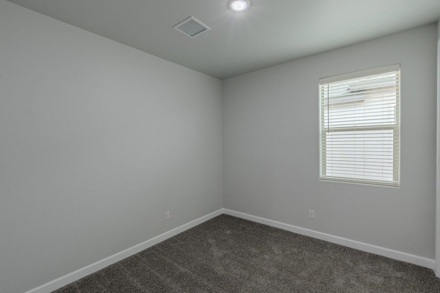 Spacious, unfurnished interior of a new home in Summer Sky North, El Paso (Image 27).