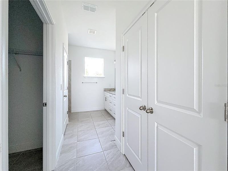 Spacious, unfurnished interior of a new home in , Ocala (Image 30).