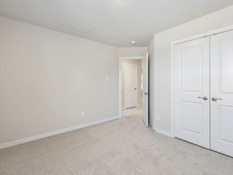 Spacious, unfurnished interior of a new home in Oak Ridge Park, Corinth (Image 16).