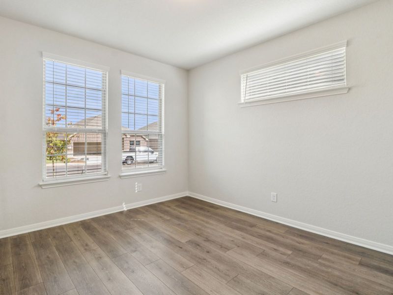 Spacious, unfurnished interior of a new home in Fox Falls, Boerne (Image 21).