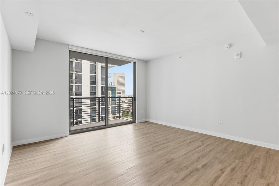 Spacious, unfurnished interior of a new home in , Miami (Image 33).
