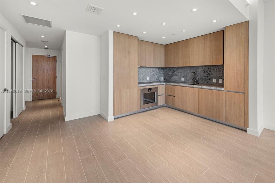 Spacious, unfurnished interior of a new home in Five Park, Miami Beach (Image 9).