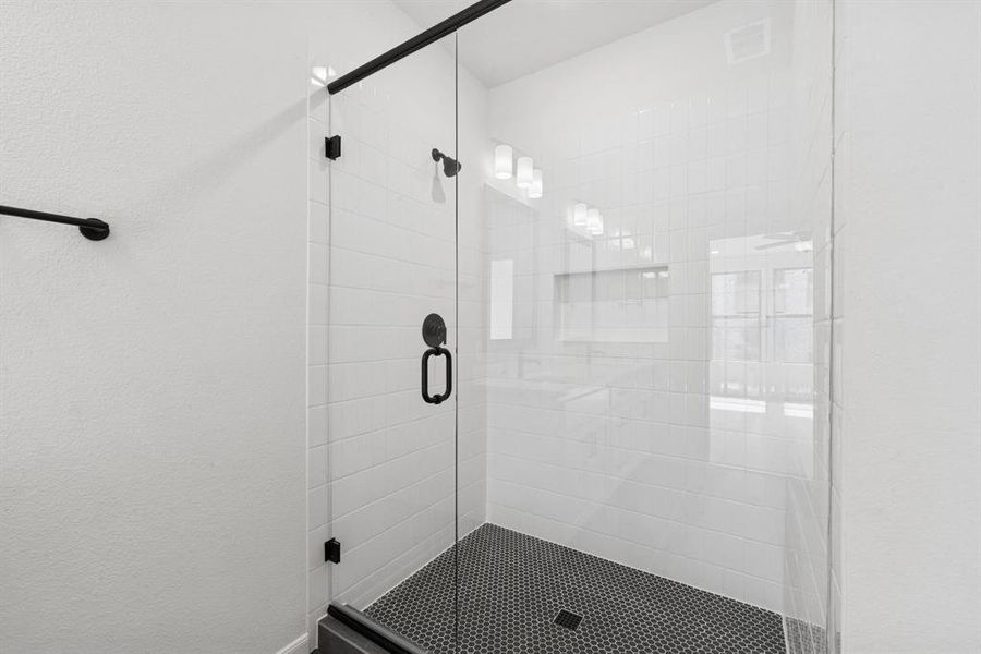 Spacious, unfurnished interior of a new home in Hillside at Las Colinas, Irving (Image 26).