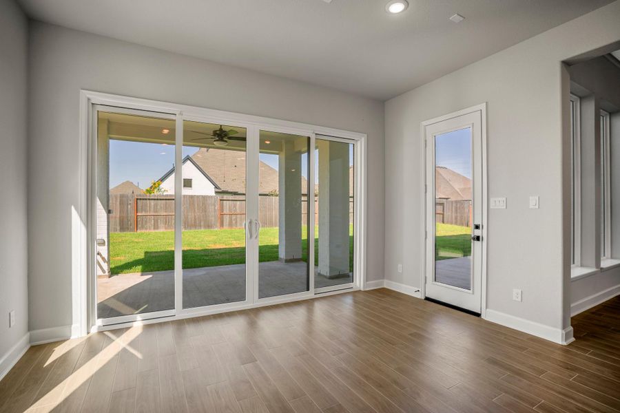 Spacious, unfurnished interior of a new home in Sienna 70′ Lots, Missouri City (Image 28).