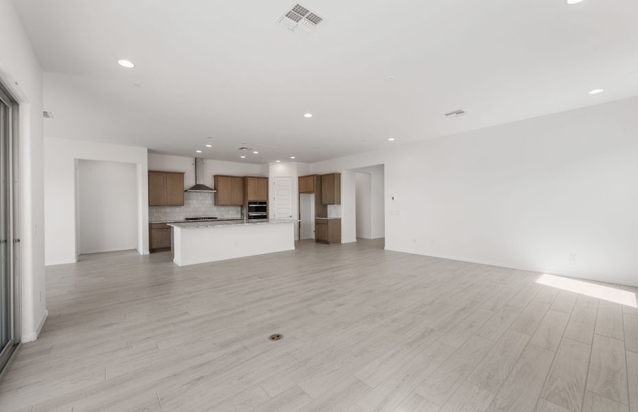 Spacious, unfurnished interior of a new home in Artisan at Asante, Surprise (Image 19). Spacious, unfurnished interior of a new home in Artisan at Asante, Surprise (Image 19).