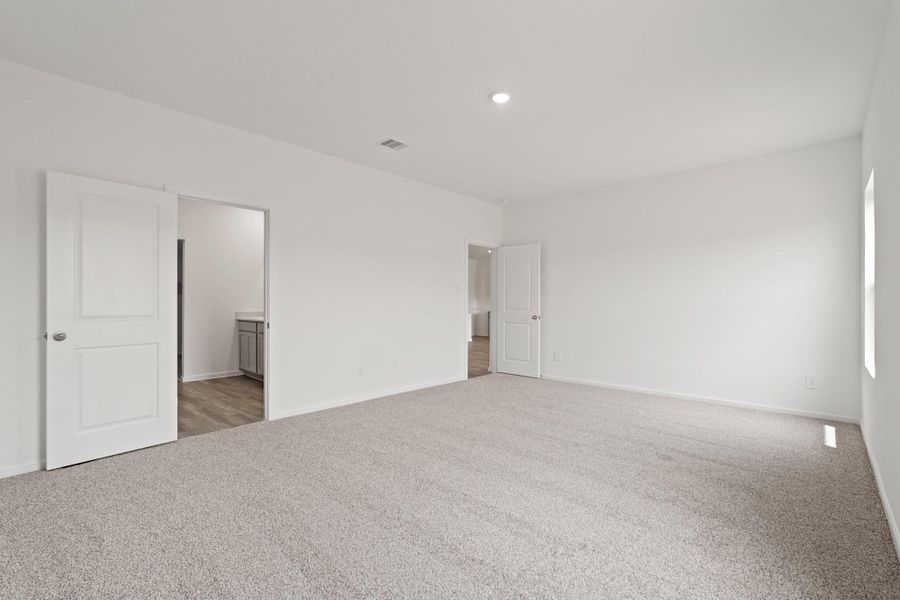 Spacious, unfurnished interior of a new home in Grand Pines, Magnolia (Image 9).