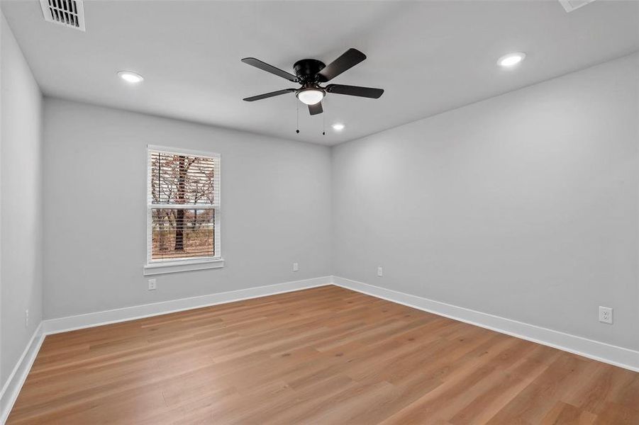 Spacious, unfurnished interior of a new home in , Tolar (Image 19).