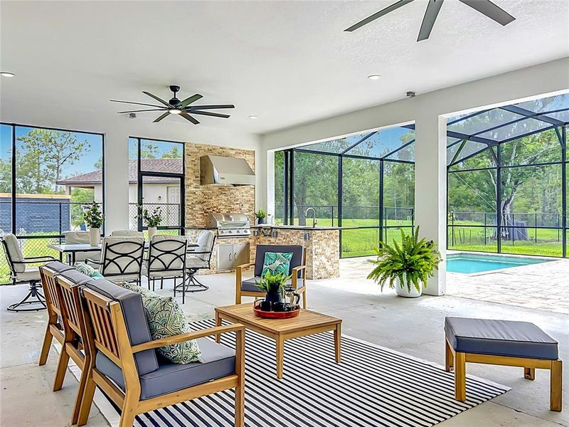 Exterior details and patio area of a home in , Orlando (Image 4).