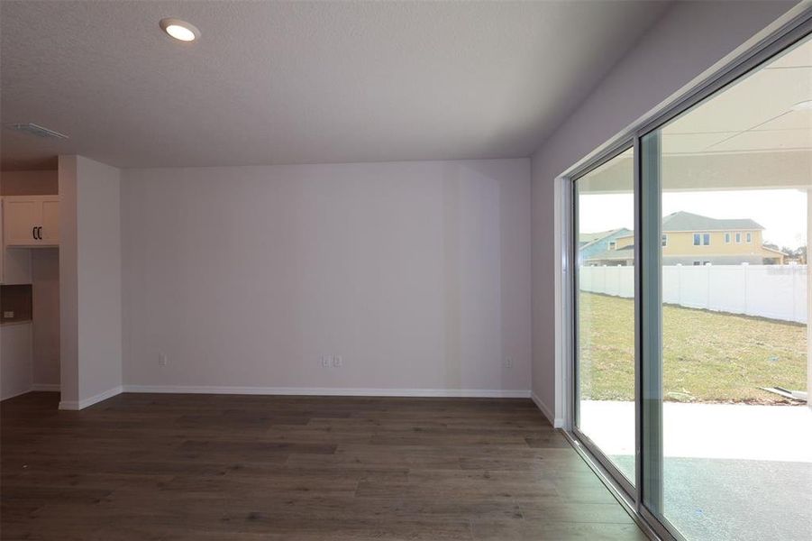 Spacious, unfurnished interior of a new home in Eastlyn, Bradenton (Image 12).