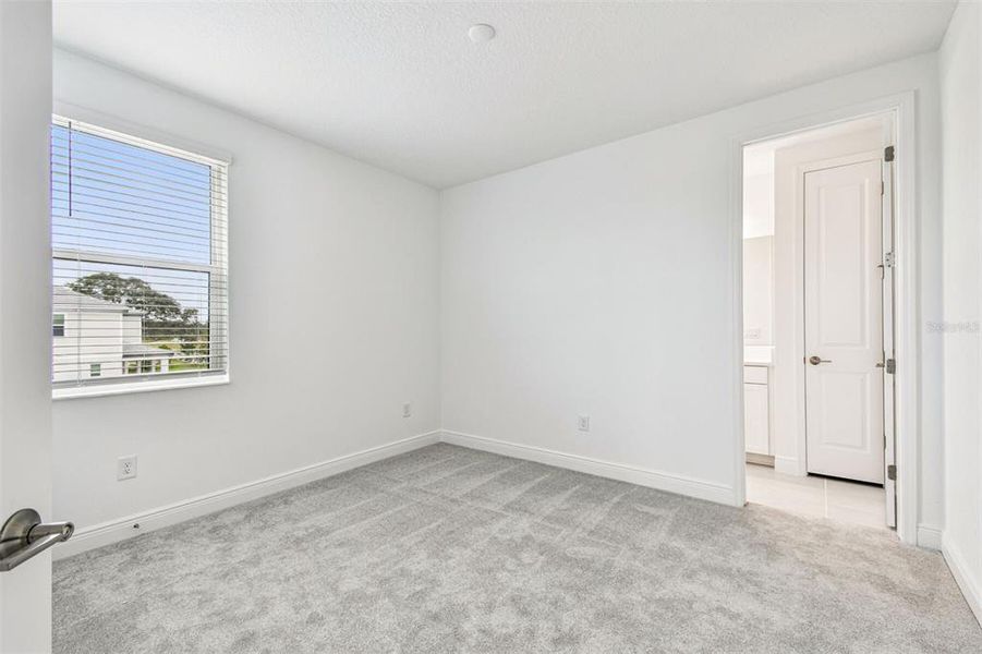 Spacious, unfurnished interior of a new home in Hawkstone, Sarasota (Image 27).