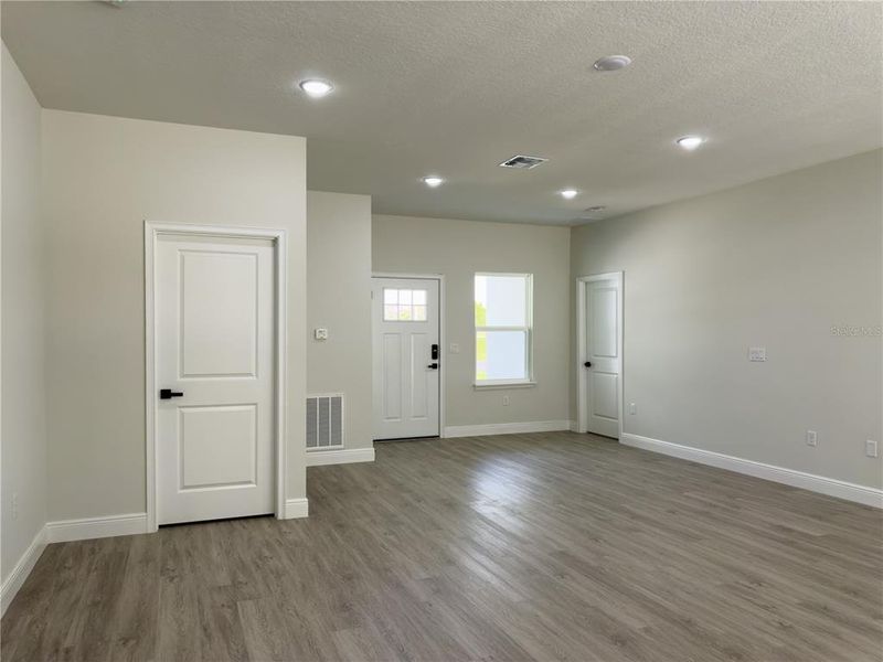 Spacious, unfurnished interior of a new home in , Ocala (Image 15).