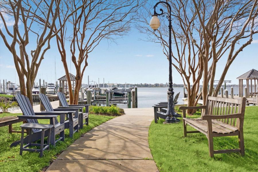 Walkway to Lakewood Pointe private boat dock and fishing pier. Walkway to Lakewood Pointe private boat dock and fishing pier.