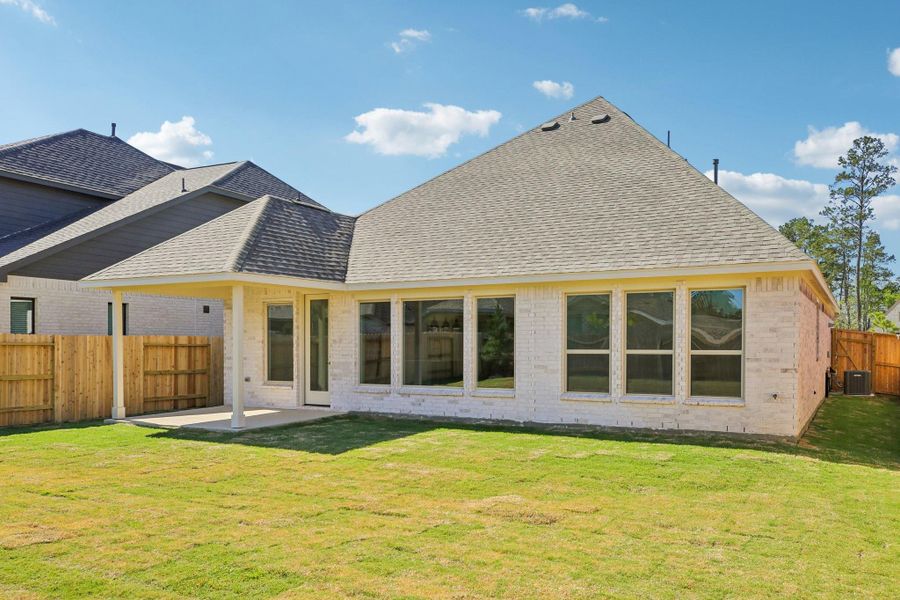 Exterior details and patio area of a home in Evergreen 50', Conroe (Image 3).