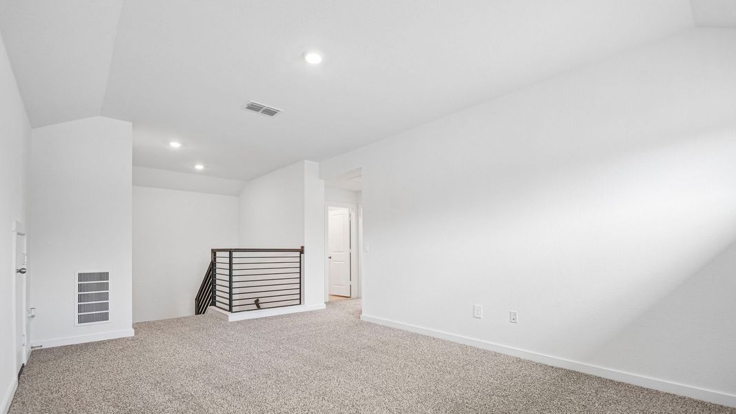 Spacious, unfurnished interior of a new home in Rosenbusch Ranch, Leander (Image 28).