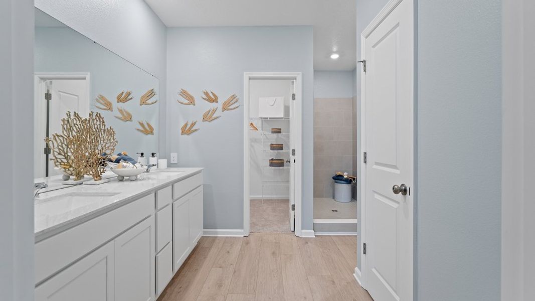 Grove Core FL N128 Jagger Owners Bath 1of2 F1 Base2 12 18 25