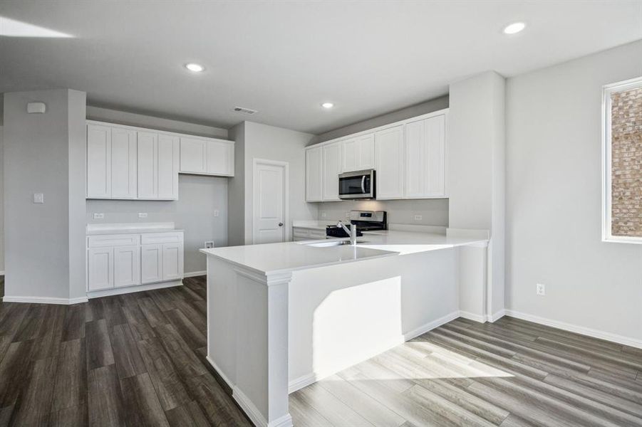 Furnished interior view inside a new home in Santorini, Seagoville (Image 8).