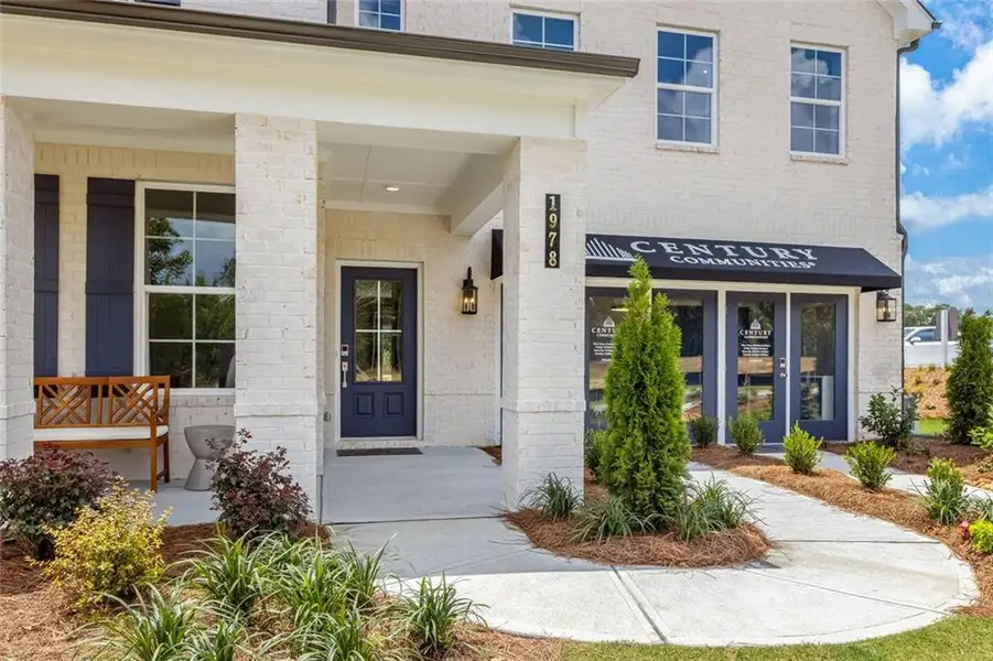 Exterior details and patio area of a home in Oak Grove Glen, Snellville (Image 3).