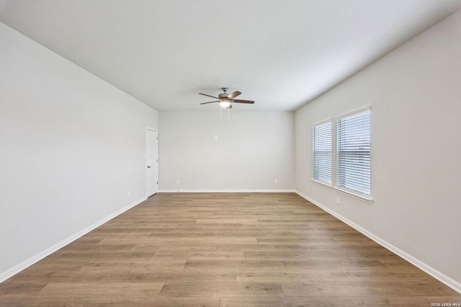 Spacious, unfurnished interior of a new home in Arcadia Ridge - Premier Series, San Antonio (Image 21).