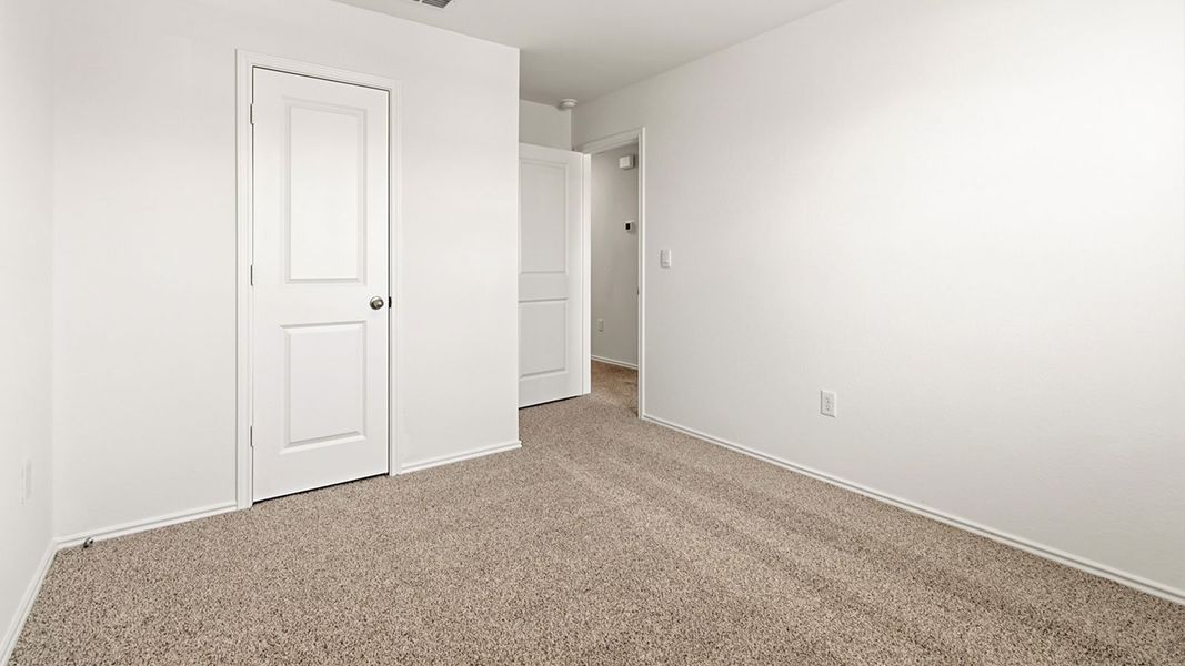 Spacious, unfurnished interior of a new home in Durango, Mustang Ridge (Image 25).