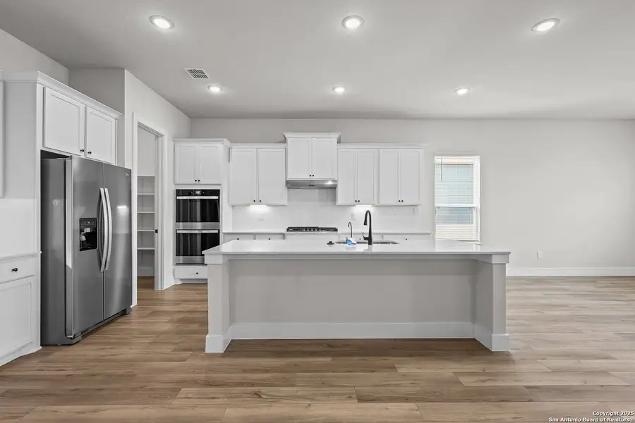 Furnished interior view inside a new home in Homestead, Schertz (Image 8).