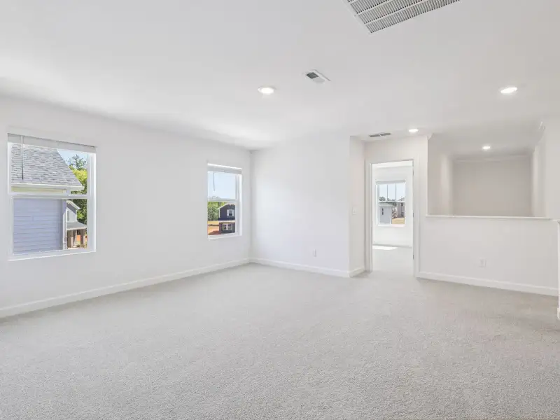 Spacious, unfurnished interior of a new home in Nelson's Creek, Mocksville (Image 11).