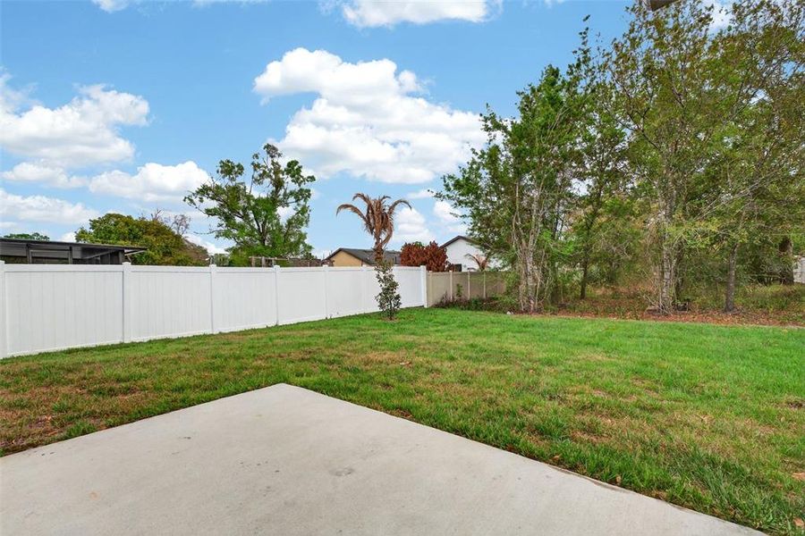 Exterior details and patio area of a home in , Orlando (Image 31).