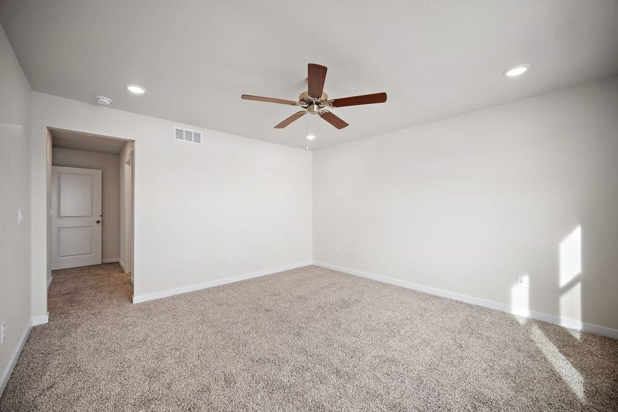 Spacious, unfurnished interior of a new home in Aspen Ranch, Fountain (Image 31).