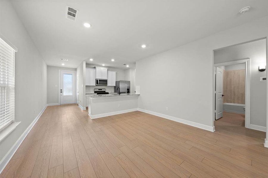 Spacious, unfurnished interior of a new home in Princeton Heights, Princeton (Image 6).