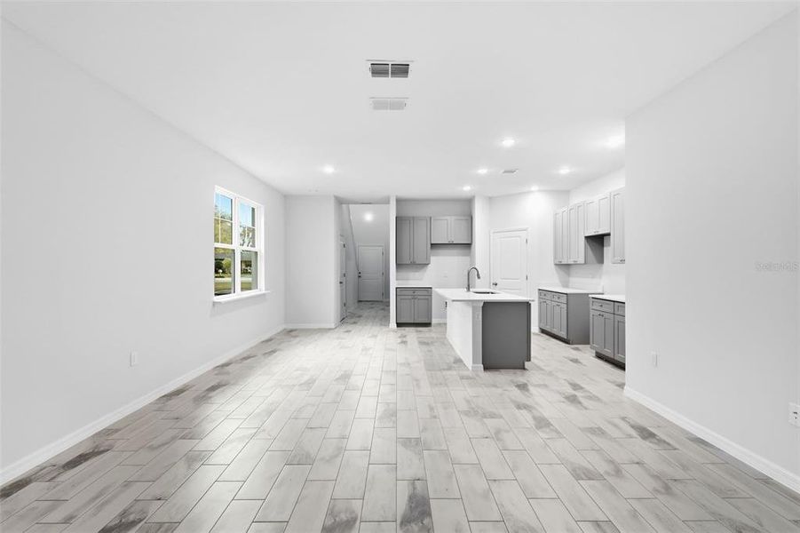 Spacious, unfurnished interior of a new home in , Altamonte Springs (Image 28).