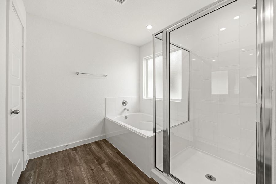 Furnished interior view inside a new home in , Rosharon (Image 6).