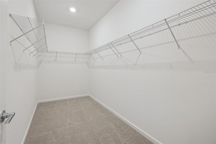 Spacious, unfurnished interior of a new home in Wellness Ridge, Clermont (Image 27).