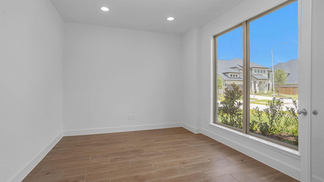 Spacious, unfurnished interior of a new home in Katy Court 70', Katy (Image 8). Spacious, unfurnished interior of a new home in Katy Court 70', Katy (Image 8).
