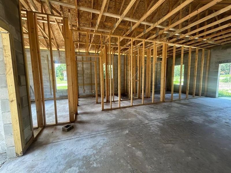 Spacious, unfurnished interior of a new home in , Dunnellon (Image 12).