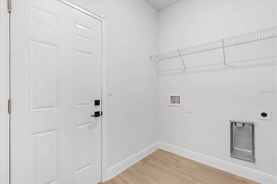 Spacious, unfurnished interior of a new home in , Ocala (Image 20).