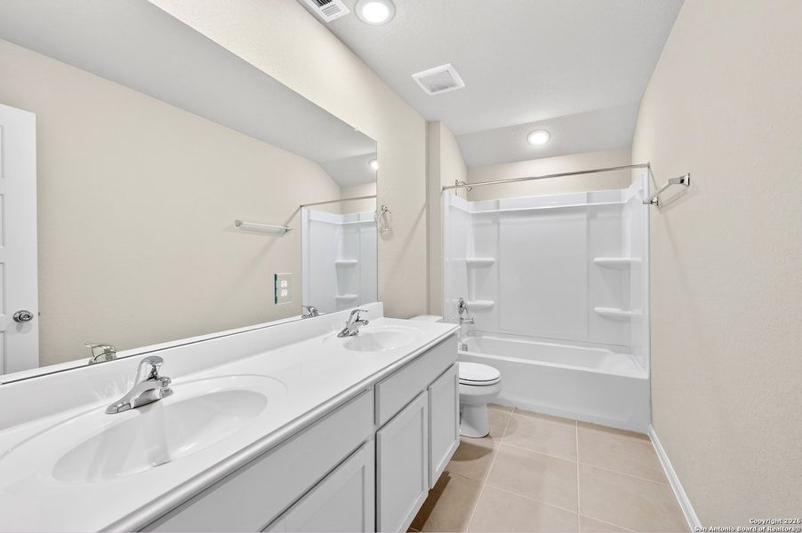 Furnished interior view inside a new home in Winding Brook, San Antonio (Image 5).