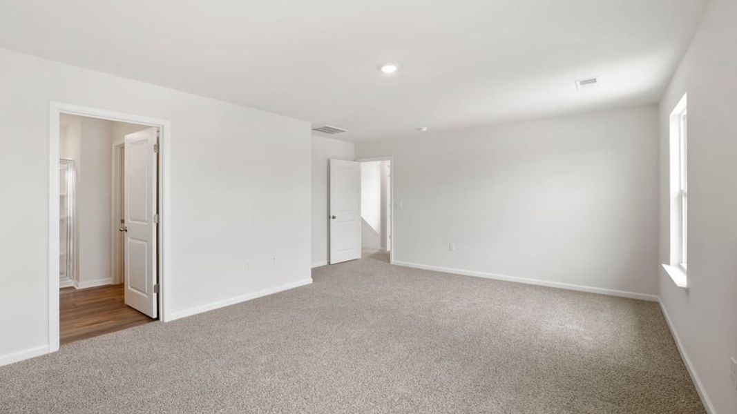 Spacious, unfurnished interior of a new home in Treemont Commons, Wellford (Image 36).